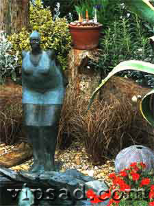 скульптура в саду